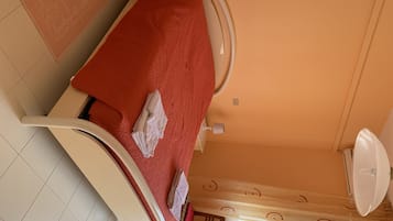 3 dormitorios, tabla de planchar con plancha, Internet y ropa de cama