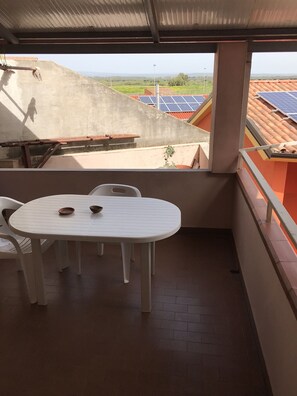 屋外ダイニングエリア