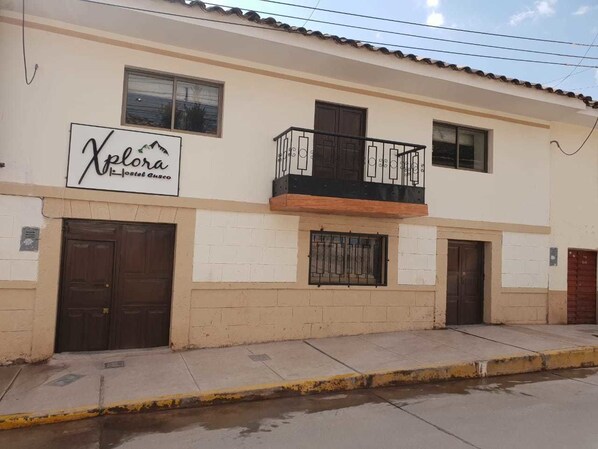 Front of property - Xplora Hostel Cusco (Cusco)