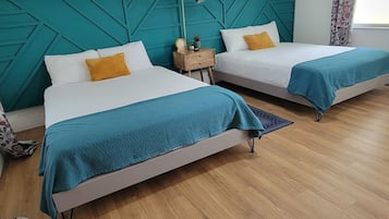 Habitación individual | Decoración individual, escritorio, espacio para trabajar con un portátil