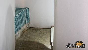 Chambre Double Romantique | Douche de la salle de bain