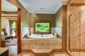 Hair dryer, towels - Fabulous Mountain Views, Secluded, Luxurious , Arcades, Theater, More (Gatlinburg)