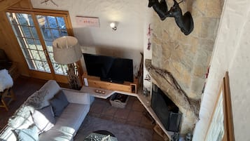 TV, fireplace, DVD player