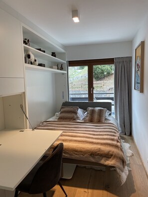 4 quartos, Wi-Fi de cortesia, roupa de cama