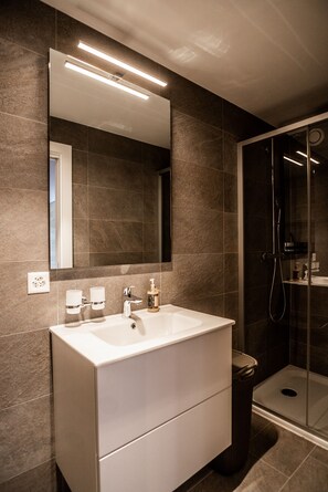 Douche, séchoir à cheveux