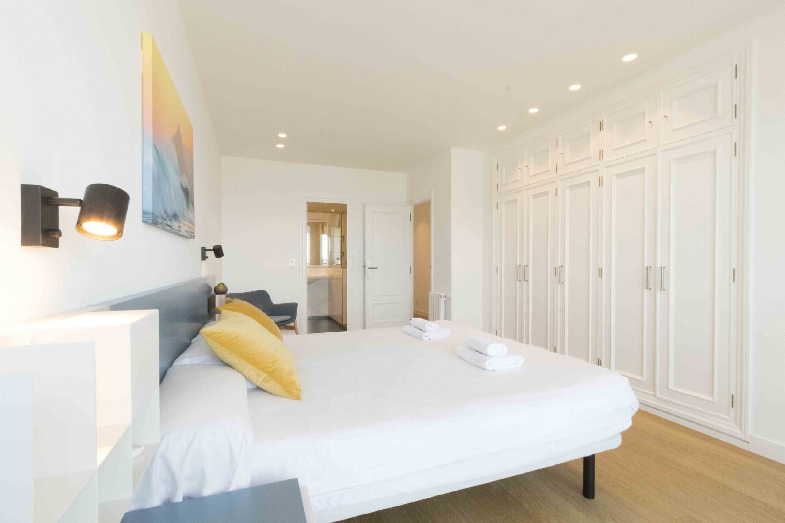3 slaapkamers, een strijkplank/strijkijzer, gratis wifi, beddengoed