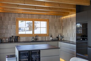 Refrigerador, microondas, horno y lavavajillas 