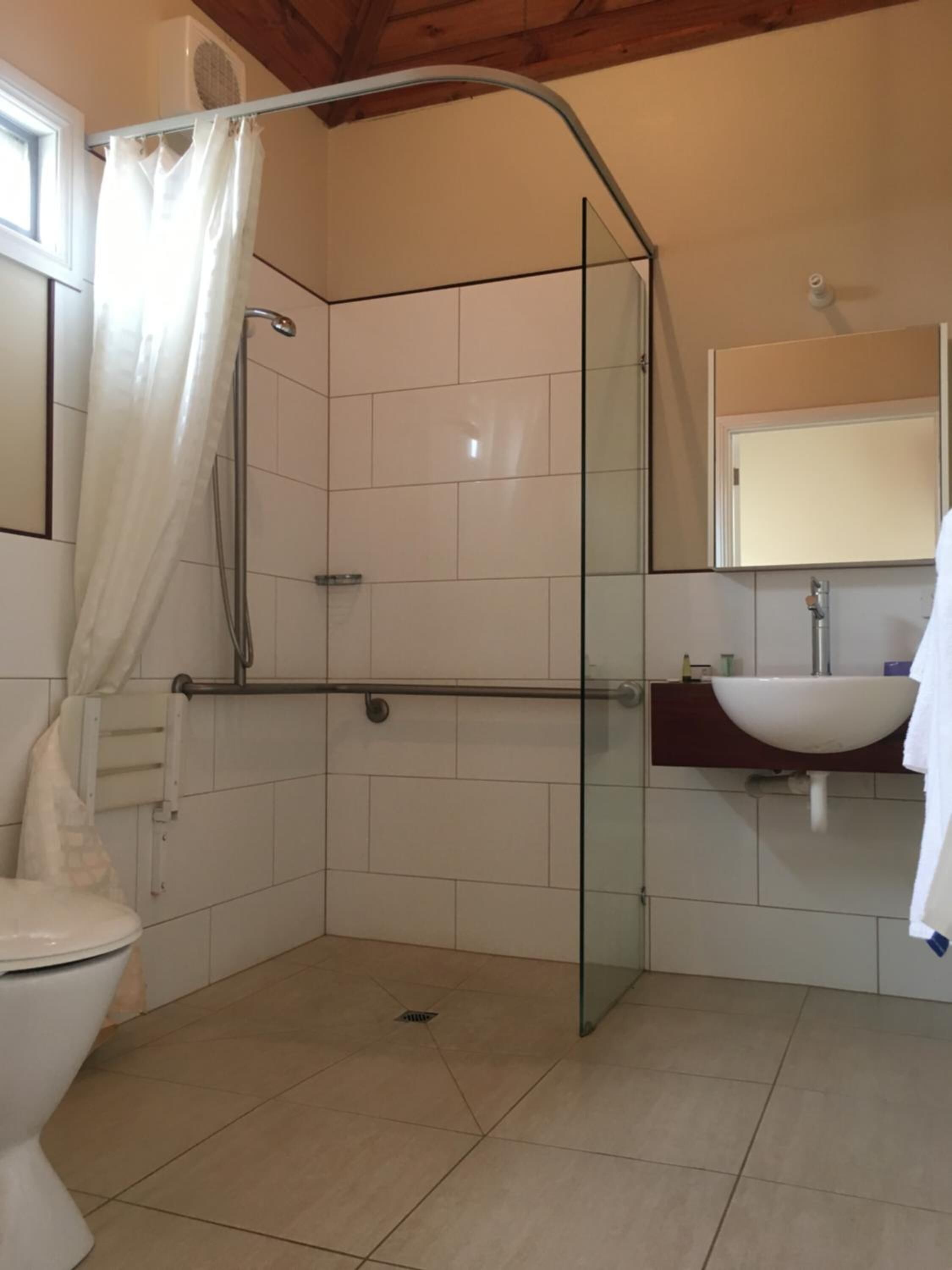 shower, free toiletries, towels