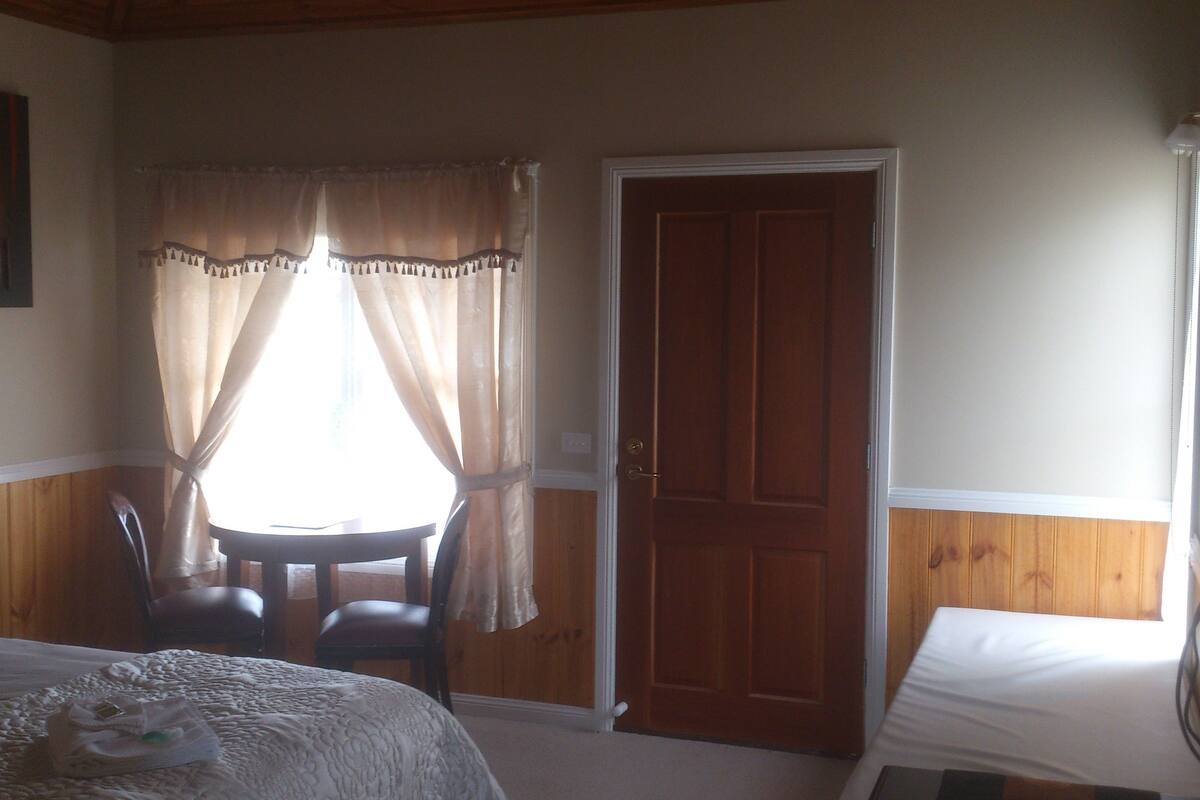classic double room | 1 bedroom, desk, soundproofing, cots/infant beds