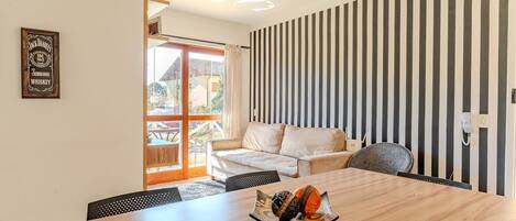 Standard-Apartment, 2 Schlafzimmer, Blick auf den Innenhof (Térreo) | Innenbereich