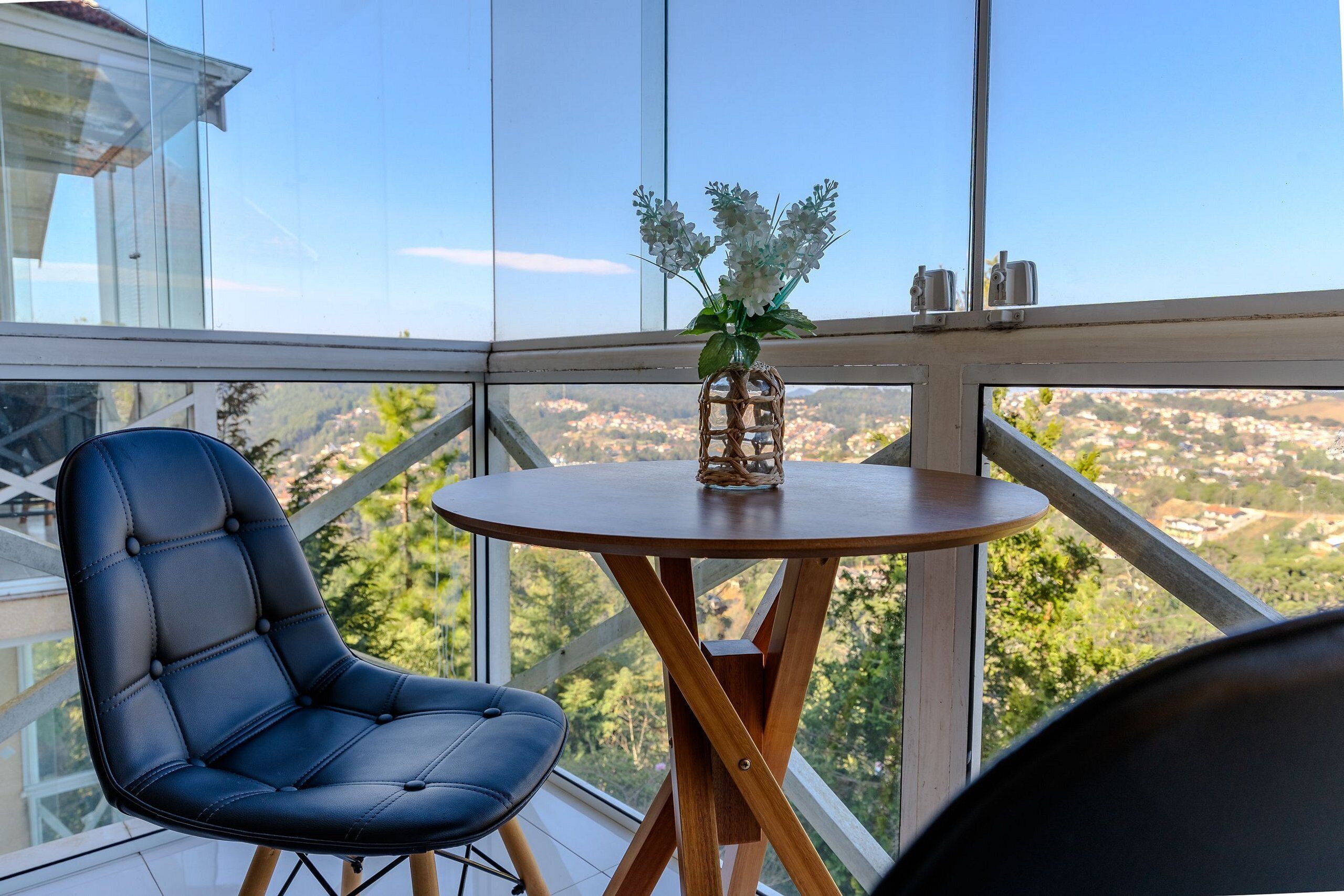 Deluxe Apartment, 2 Bedrooms, Garden View | Dining