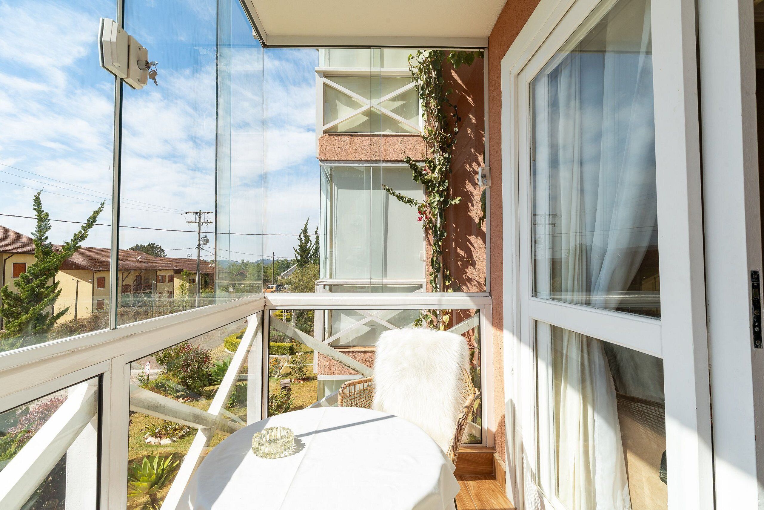 Deluxe-Apartment, 2 Schlafzimmer, Blick auf den Innenhof | Speisen im Freien