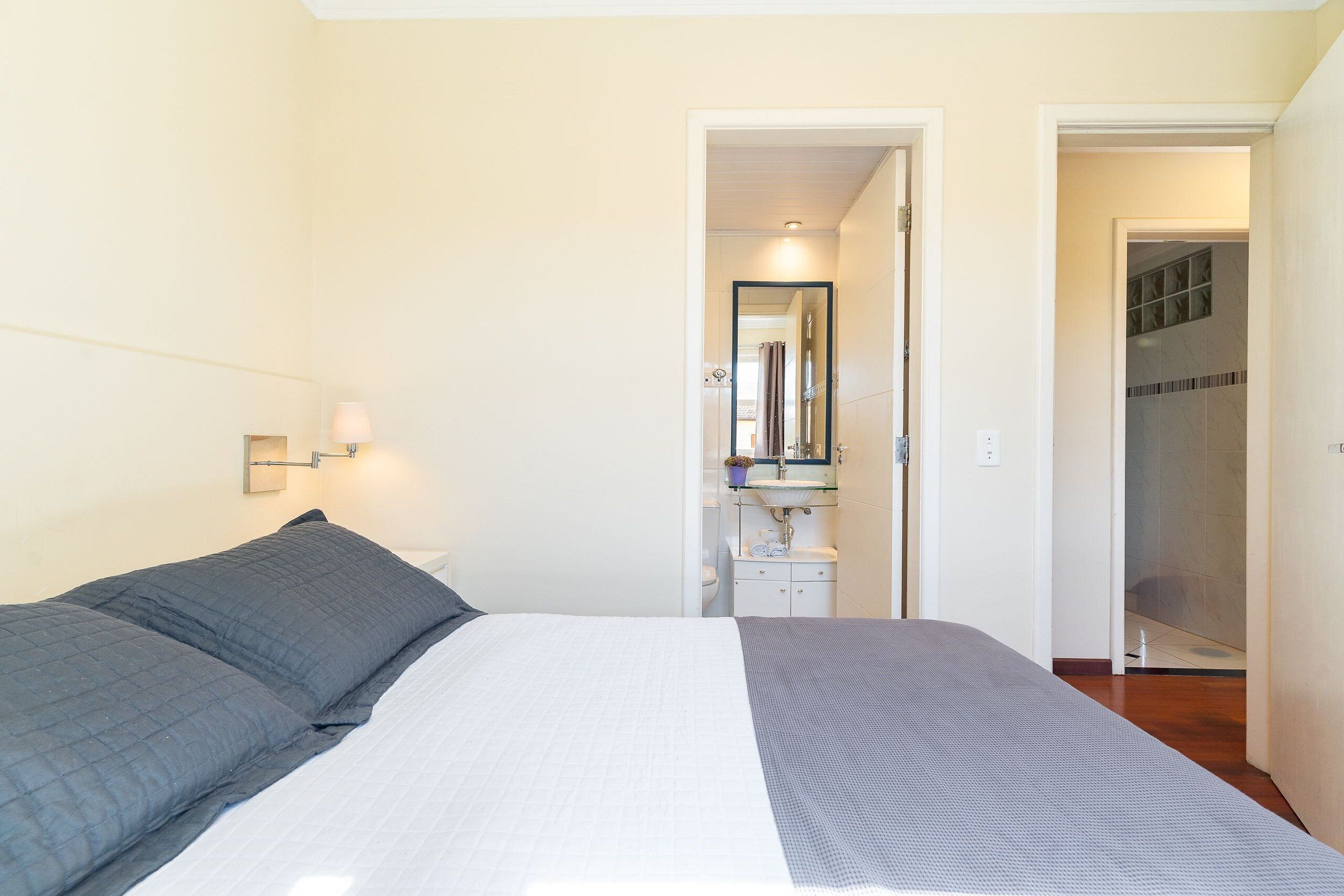 Standard Apartment, 2 Bedrooms, Courtyard View | Meja, langsir/tirai gelap terus, seterika/papan seterika 