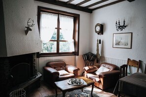 Televisión, chimenea y tenis de mesa 