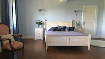 2 slaapkamers, een strijkplank/strijkijzer, gratis wifi, beddengoed