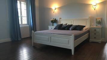 2 slaapkamers, een strijkplank/strijkijzer, gratis wifi, beddengoed