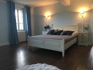 2 bedrooms, iron/ironing board, free WiFi, bed sheets - Family suite with pool between Toulouse & Albi (Lisle-sur-Tarn)