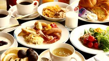 Free daily buffet breakfast