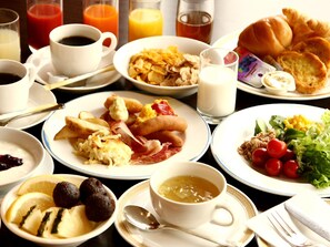 Free daily buffet breakfast  - Hotel Shibukawa Hills (Shibukawa)