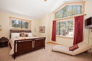 3 bedrooms, in-room safe, iron/ironing board, free WiFi