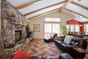 Smart-TV, peis, videospill og DVD-spiller