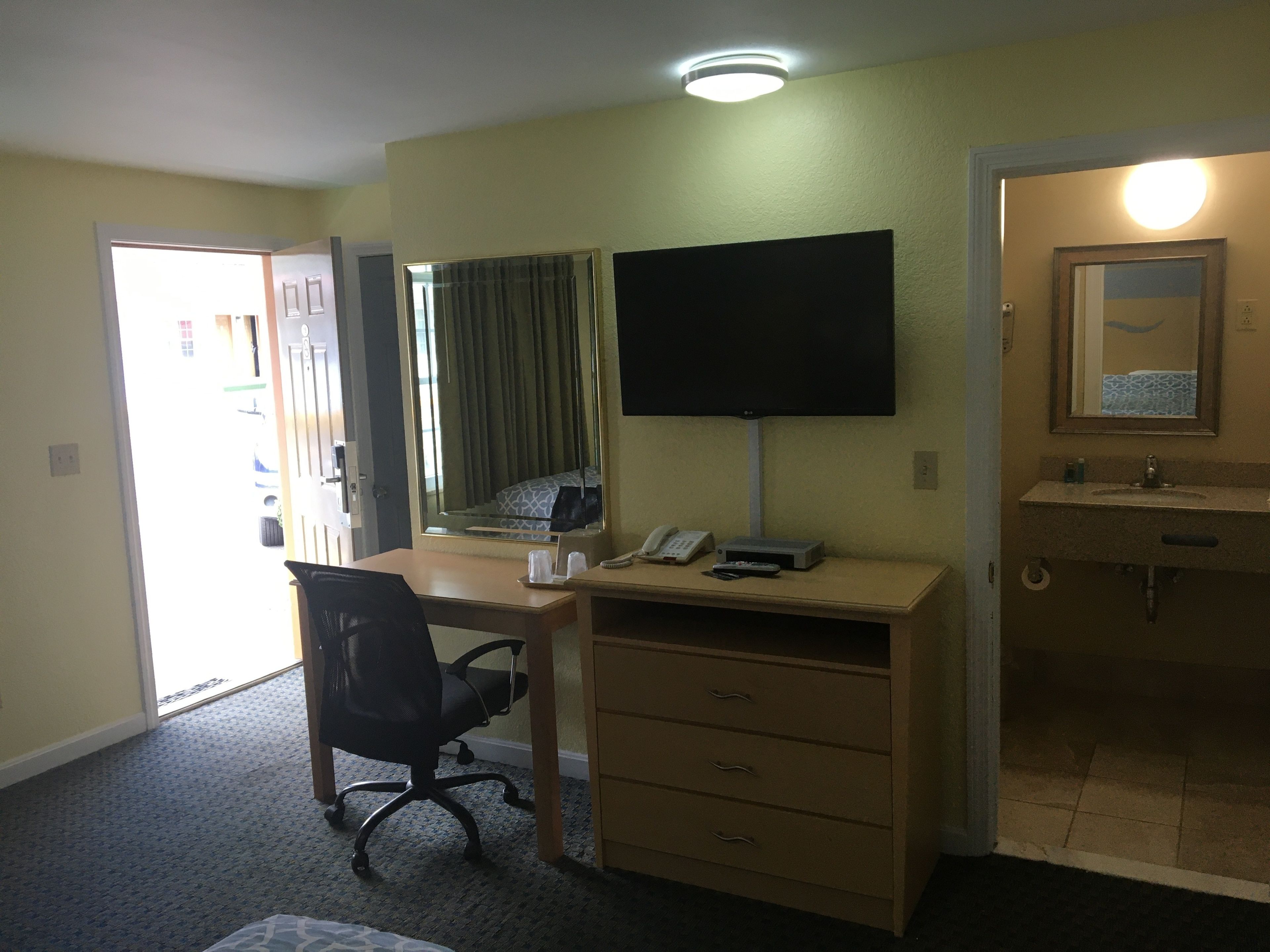 Iron/ironing board, free WiFi, bed sheets