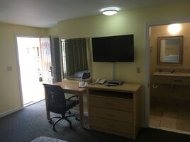 Iron/ironing board, free WiFi, bed sheets