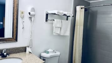 Deluxe Single Room, 1 King Bed, Non Smoking | Bathroom | Free toiletries, hair dryer, towels, soap
