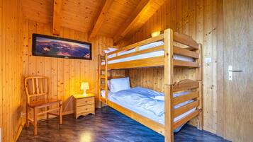 4 bedrooms, free WiFi, bed sheets