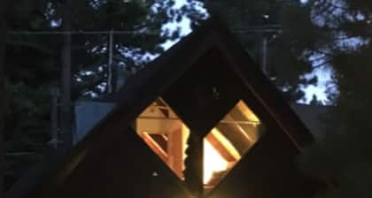 Cozy Cabin, Incline Village, Quiet Forest Setting, MAXIMUM 2 GUESTS