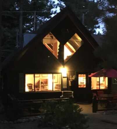 Cozy Cabin, Incline Village, Quiet Forest Setting,  MAXIMUM 2 GUESTS