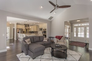 Interior - 104 Hawks Ridge - Lake House (Eatonton)