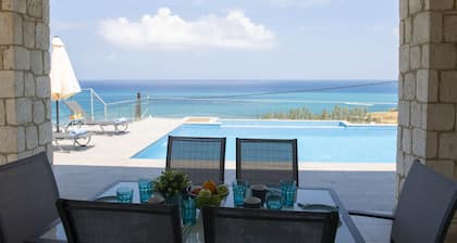 Villa Paradise Blue, AMAZING Sea& Mountain Views,Walk to the Beach