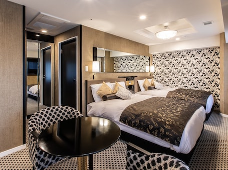 Down comforters, desk, blackout drapes, free WiFi. APA Hotel Kyoto Ekihigashi