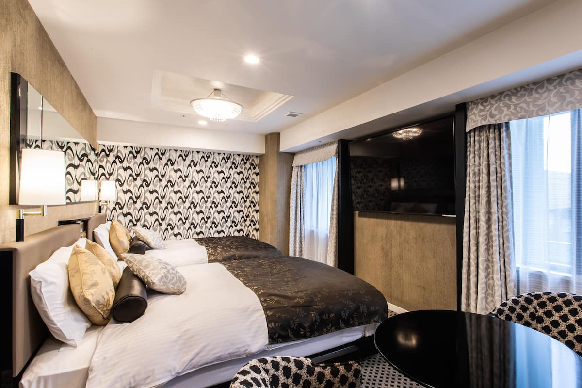 Deluxe-Zweibettzimmer | Daunenbettdecken, Schreibtisch, Verdunkelungsvorhänge, kostenloses WLAN