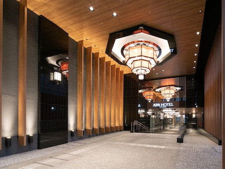 Property entrance. APA Hotel Kyoto Ekihigashi
