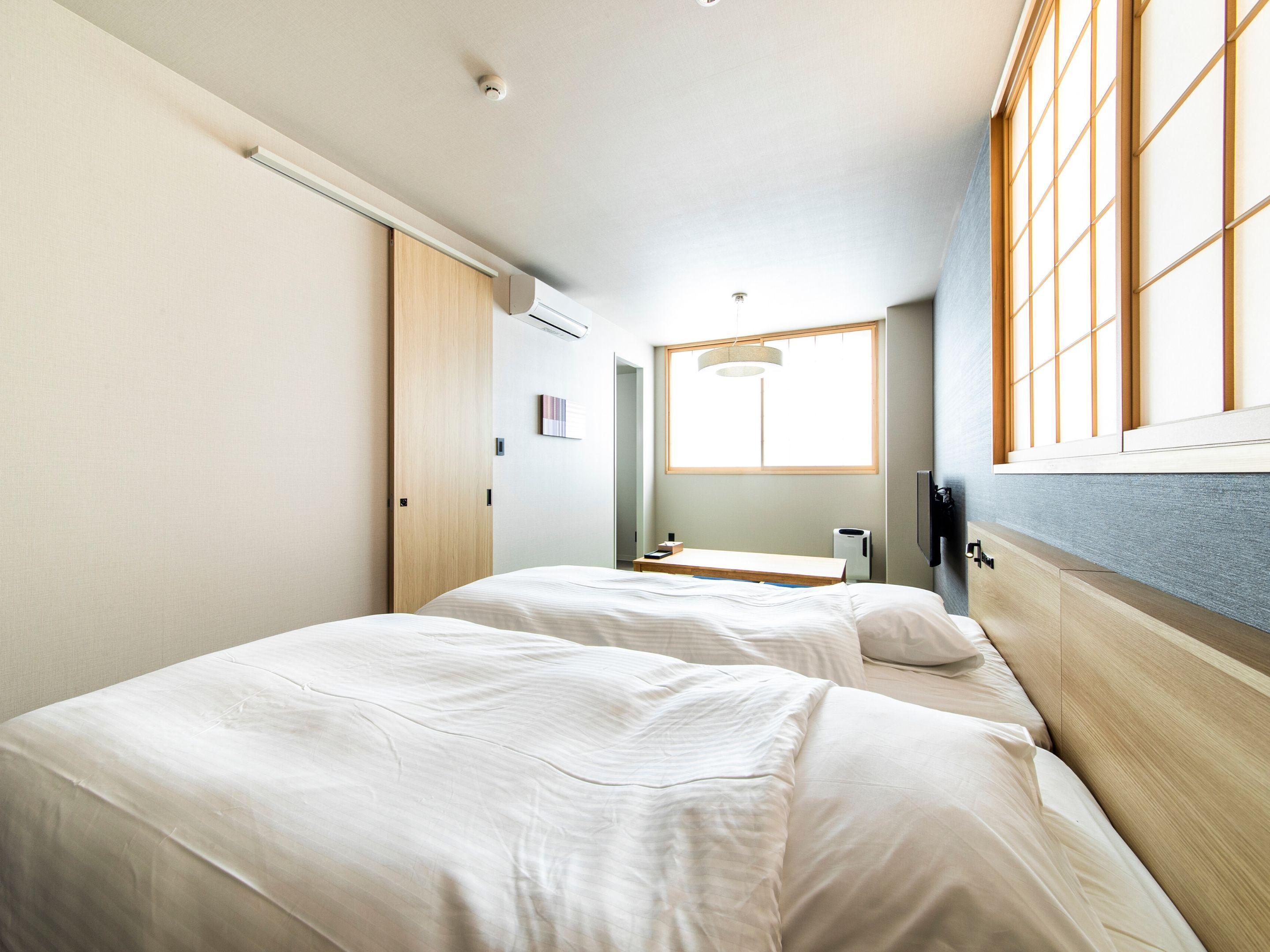 laptop workspace, free wifi, bed sheets