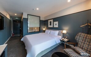 Premium Double Room (8 PM Check-in on Friday-Sunday) | Dihias secara berasingan, langsir/tirai gelap terus, kalis bunyi 