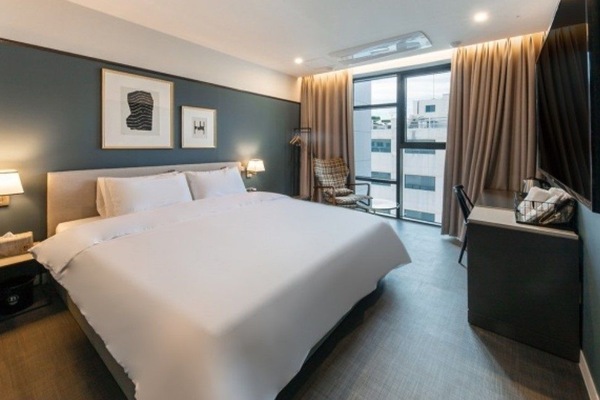 Premium Double Room (8 PM Check-in on Friday-Sunday)