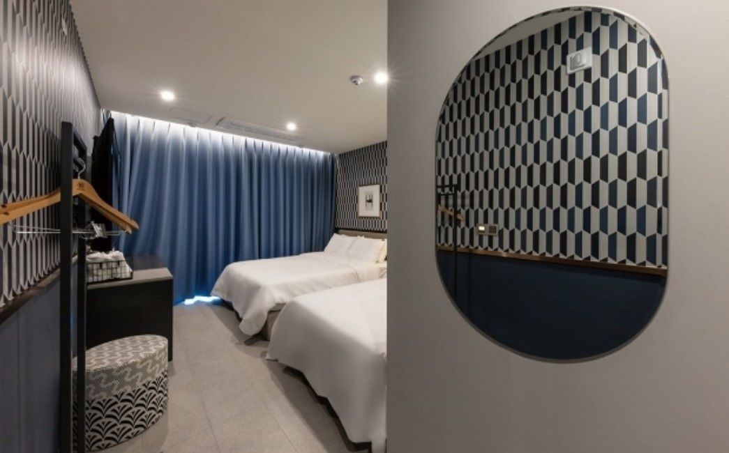 business twin room (8 pm check-in on friday-sunday) | individually decorated, blackout curtains, soundproofing, free wifi