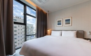 标准房 (8 PM Check-in on Friday-Sunday) | 特色装修、遮光窗帘、隔音、免费 WiFi