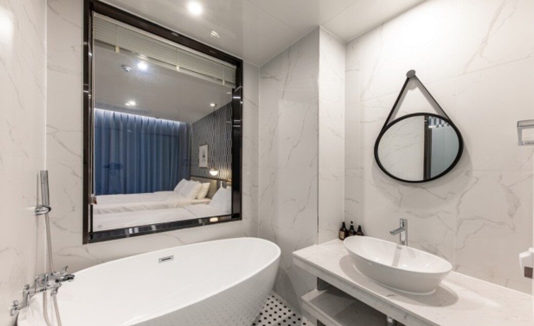 business twin room (8 pm check-in on friday-sunday) | bathroom | jetted bath, hydromassage showerhead, designer toiletries, hair dryer