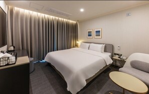 Standard Room (8 PM Check-in on Friday-Sunday) | Dihias secara berasingan, langsir/tirai gelap terus, kalis bunyi 