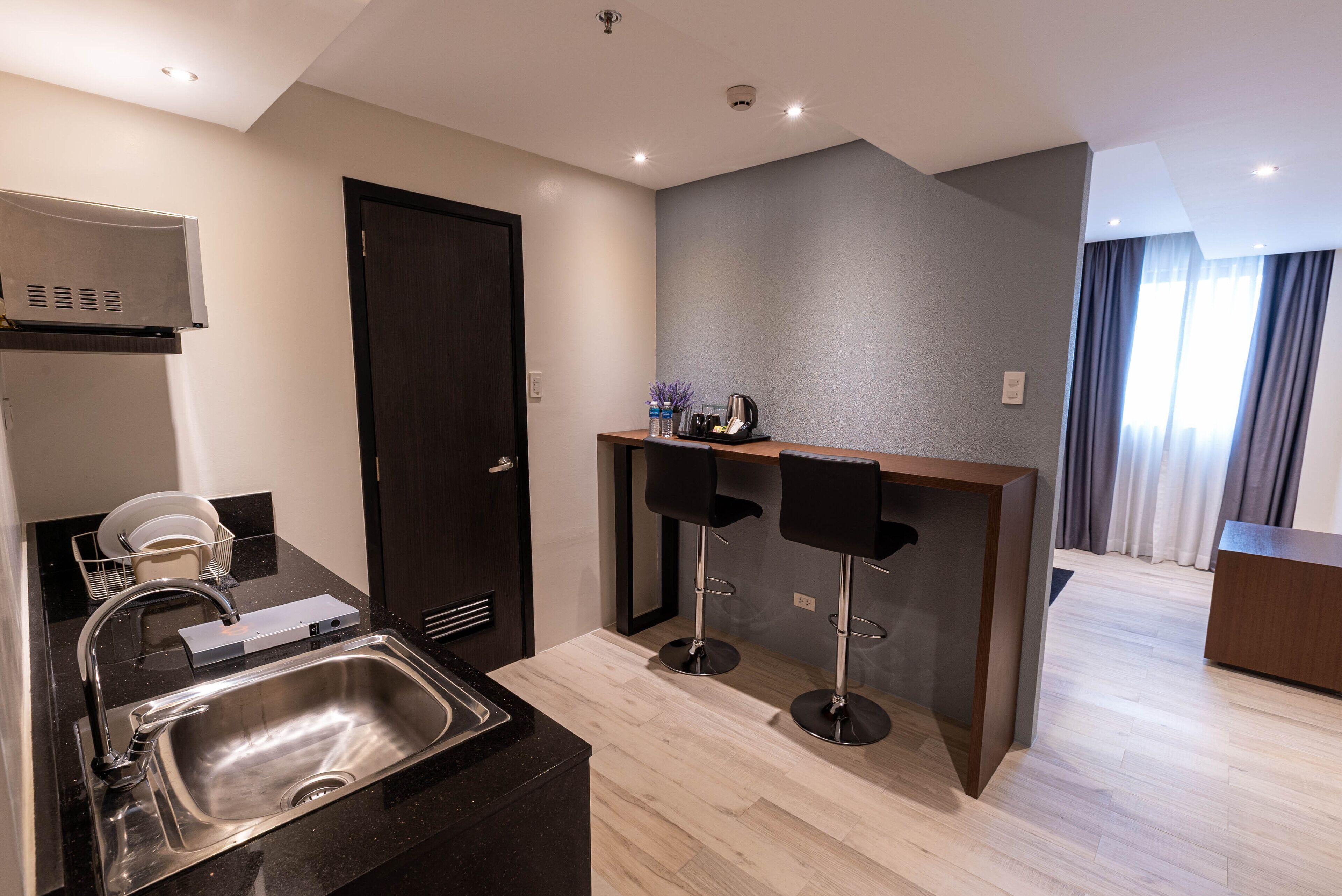 deluxe adagio king | private kitchen | microwave, coffee/tea maker, electric kettle, paper towels