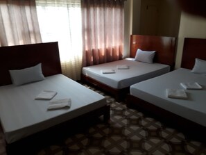 Deluxe Room | Egyptian cotton sheets, premium bedding, memory foam beds, desk - WMV Hotel & Restaurant (Infanta)