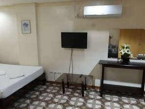 Shower, free toiletries, bidet, towels - WMV Hotel & Restaurant (Infanta)