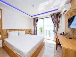 Double Room | In-room safe, desk, free WiFi, bed sheets - Thien Anh Hotel (Nha Trang)