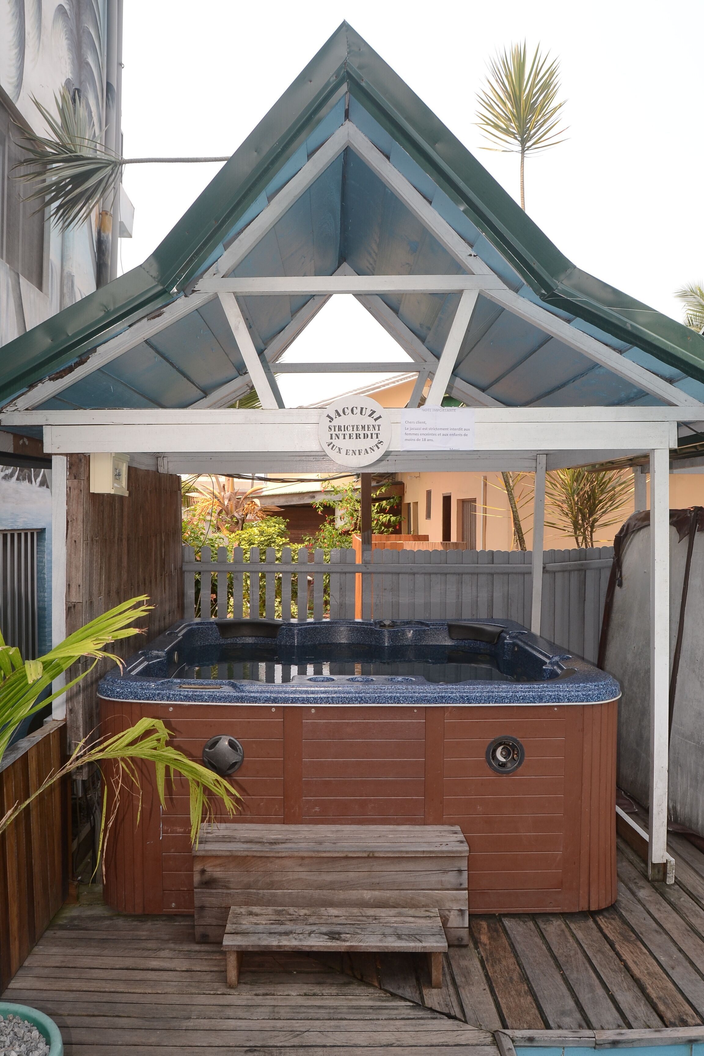 Bain à remous extérieur