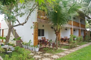 Property grounds - Hotel Renate (Panglao)