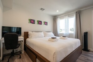 6 bedrooms, desk, iron/ironing board, free WiFi